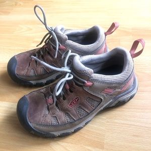 Keen hiking sneakers